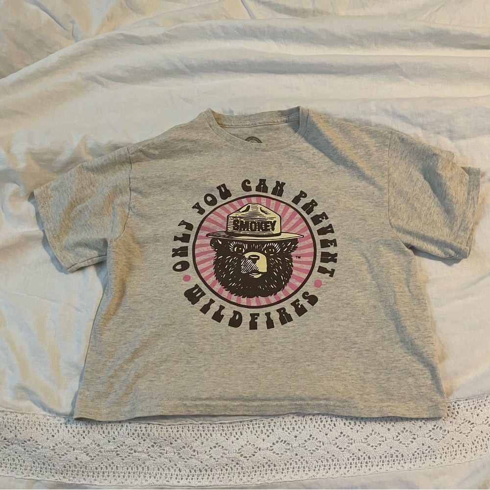 Smokey The Bear MEDIUM Tan Junior Women's Cropped T-Shirt